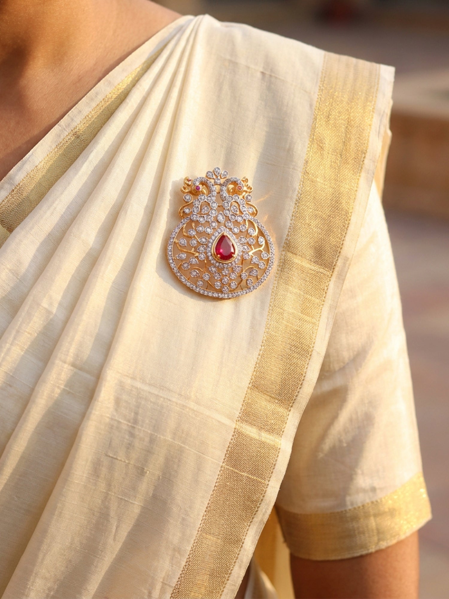 Brooches & Pins